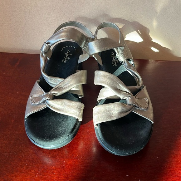 Clarks Pewter Sandals with Black Soles - Picture 2 of 8